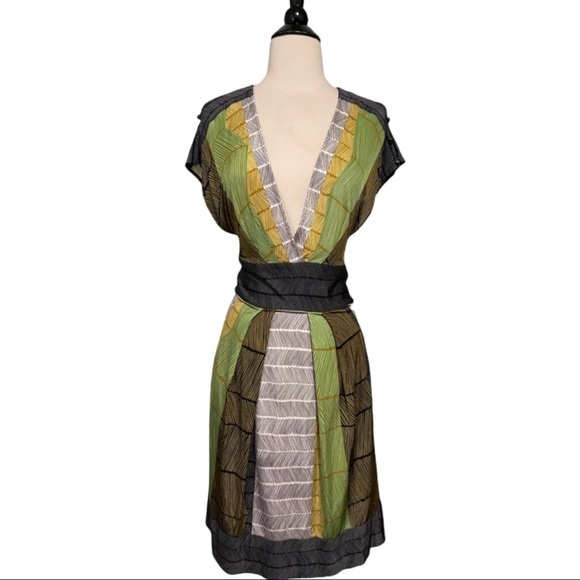 BCBGMaxAzria Dresses & Skirts - BCBGMAXAZRIA Jersey V~Neck Dress With Pockets Large‎ Petite